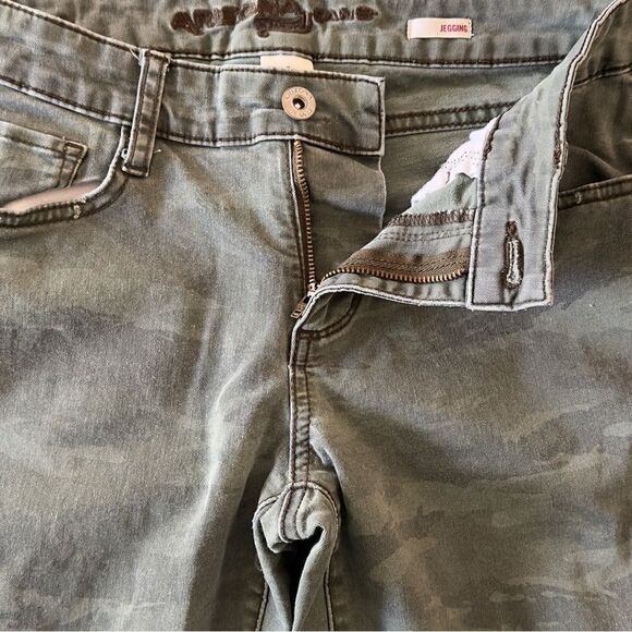 ARIZONA JEANS Green Camouflage Pants Size 5 - Picture 9 of 16